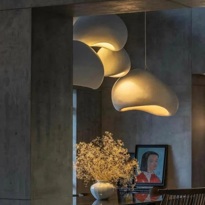 Serenith Pendel Lampe | Wabi-Sabi Design | Harpiks & Polystyren | Domeformet | Hvid & Grå | E27 Fatning | Max 40W | Blødt Lys | Æstetisk Appeal | Til