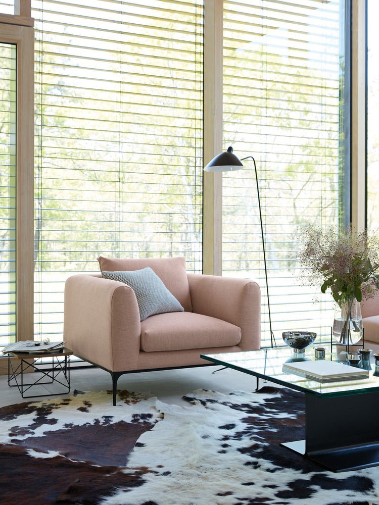 Serge Mouille | Tre-armet gulvlampe | Justerbare arme | Skulpturel og kinetisk design | Metal og messing materialer | LED- eller Edison-lampe