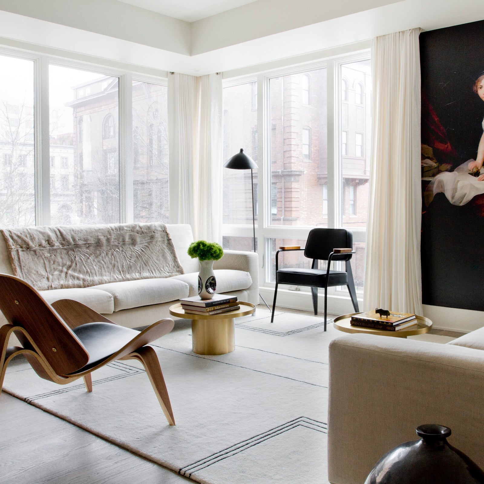 Serge Mouille | Tre-armet gulvlampe | Justerbare arme | Skulpturel og kinetisk design | Metal og messing materialer | LED- eller Edison-lampe