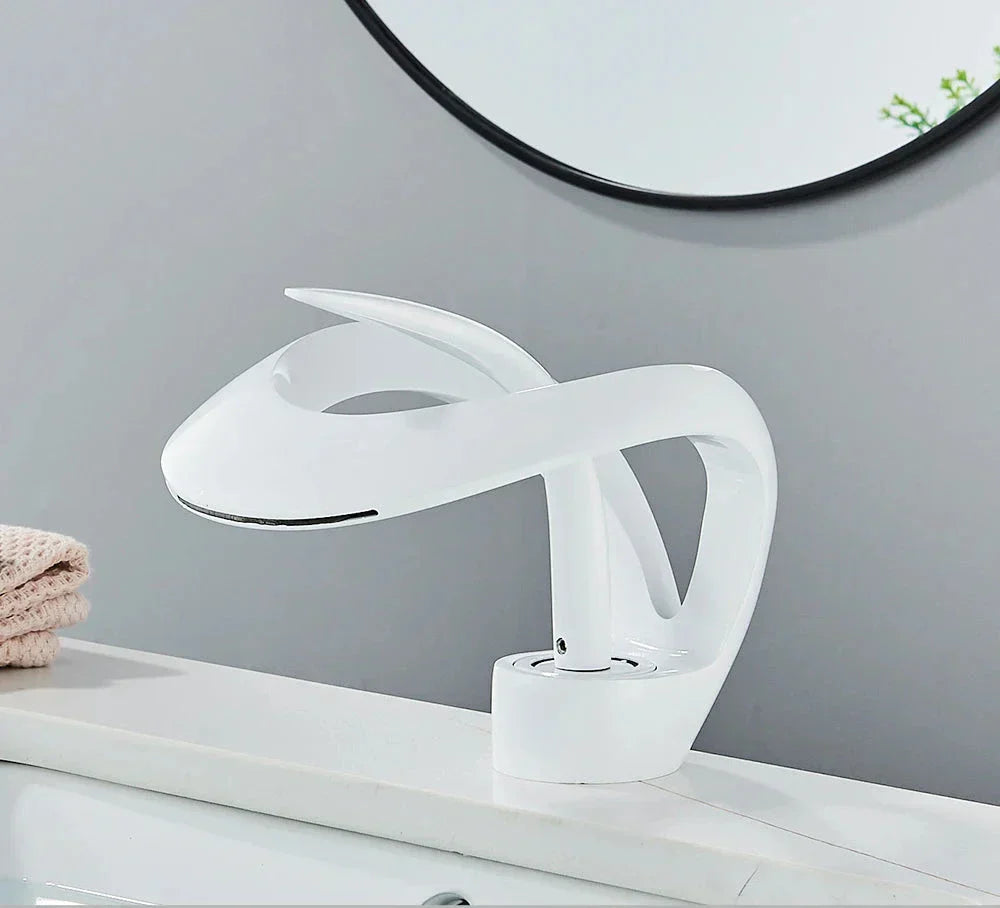 StreamPure | Rustfrit Stål Vandhane | Elegant Design | Nem Installation | Moderne