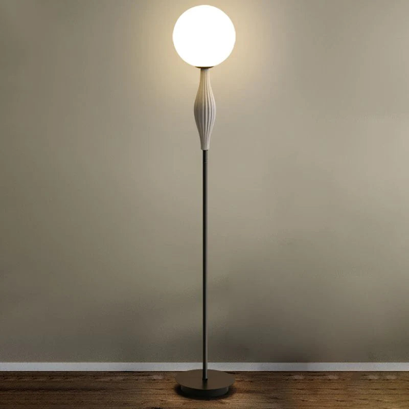Trenisia | Moderne Gulvlampe | Elegant Design | Stue | Soveværelse | Kontor | Holdbar Konstruktion | Effektiv Belysning | Minimalistisk Stil | Høj