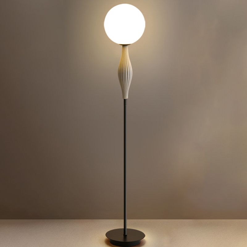Trenisia | Moderne Gulvlampe | Elegant Design | Stue | Soveværelse | Kontor | Holdbar Konstruktion | Effektiv Belysning | Minimalistisk Stil | Høj