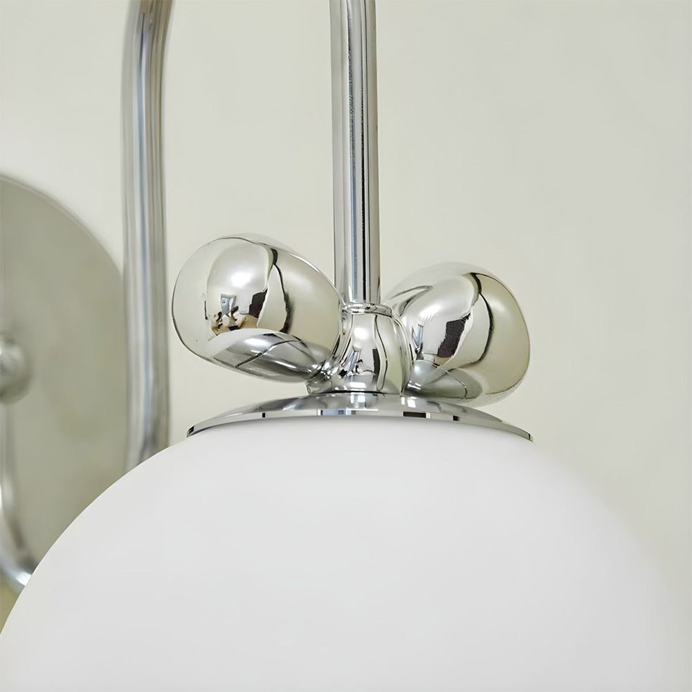 Fransk klassisk væglampe | Cremehvid glas | Ø25 cm | H37 cm | E27 fatning | Aluminium og glas | Perfekt til stue, spisestue,