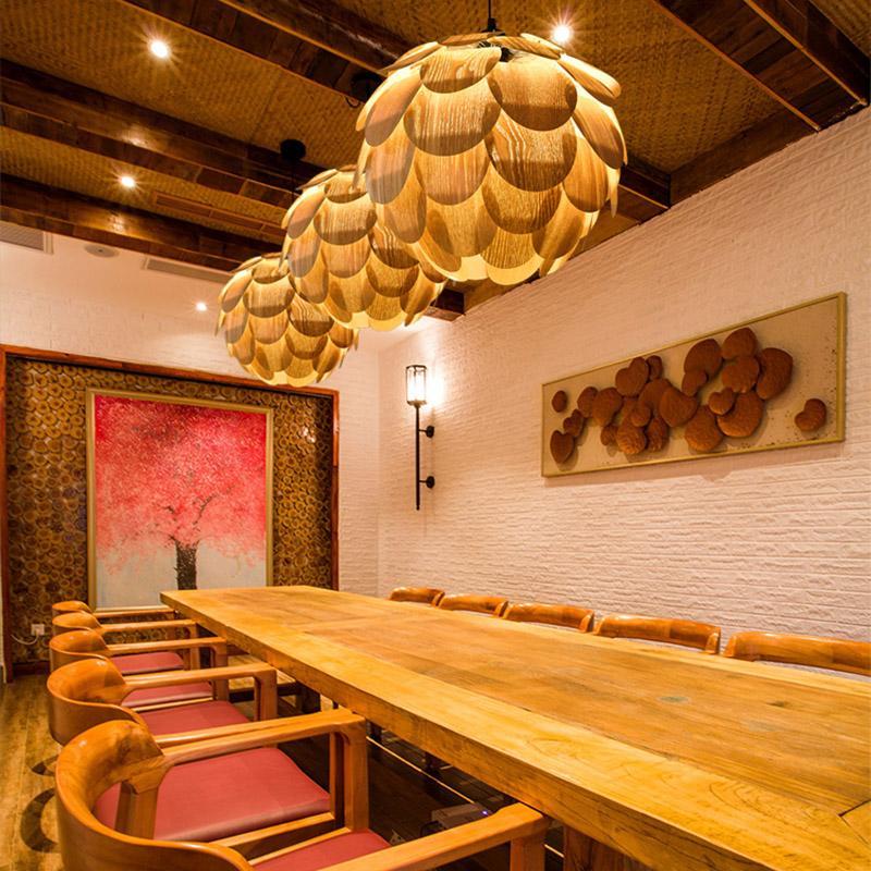 Olivia hængende lampe | Ananasformet | Træ | Rustik design | 38 cm diameter | Justerbar kabellængde | LED kompatibel | Asketræ | 110V | Modernistisk