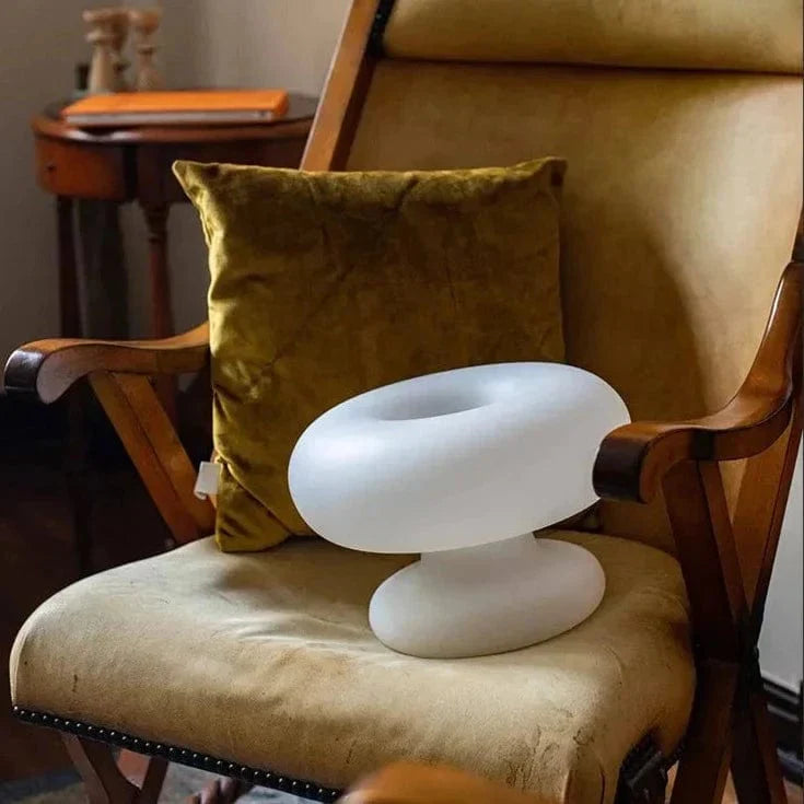 Svampet Maki Lampe | Hvid | LED Belysning | Unik Design | 25 cm x 35 cm | Plast & Metal | Netstrøm | Perfekt til Stue eller