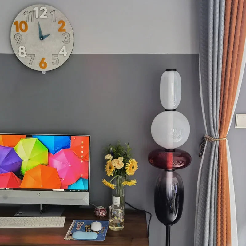 Breviano | Unik Stabil Designlampe | Moderne Gulvlampe i Glas | Stilfuld Belysning til Interiør | Forskellige Farver | Høj Kvalitet | Perfekt til