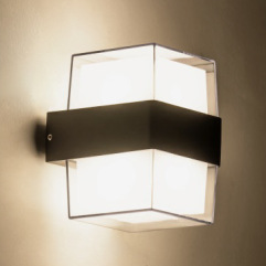 RadiantShield | LED Lystræffer | Vejrbestandig | Modern Design | Udendørs Belysning | Elegant IP65 Lyselement | Sikker og Holdbar | Til Have,