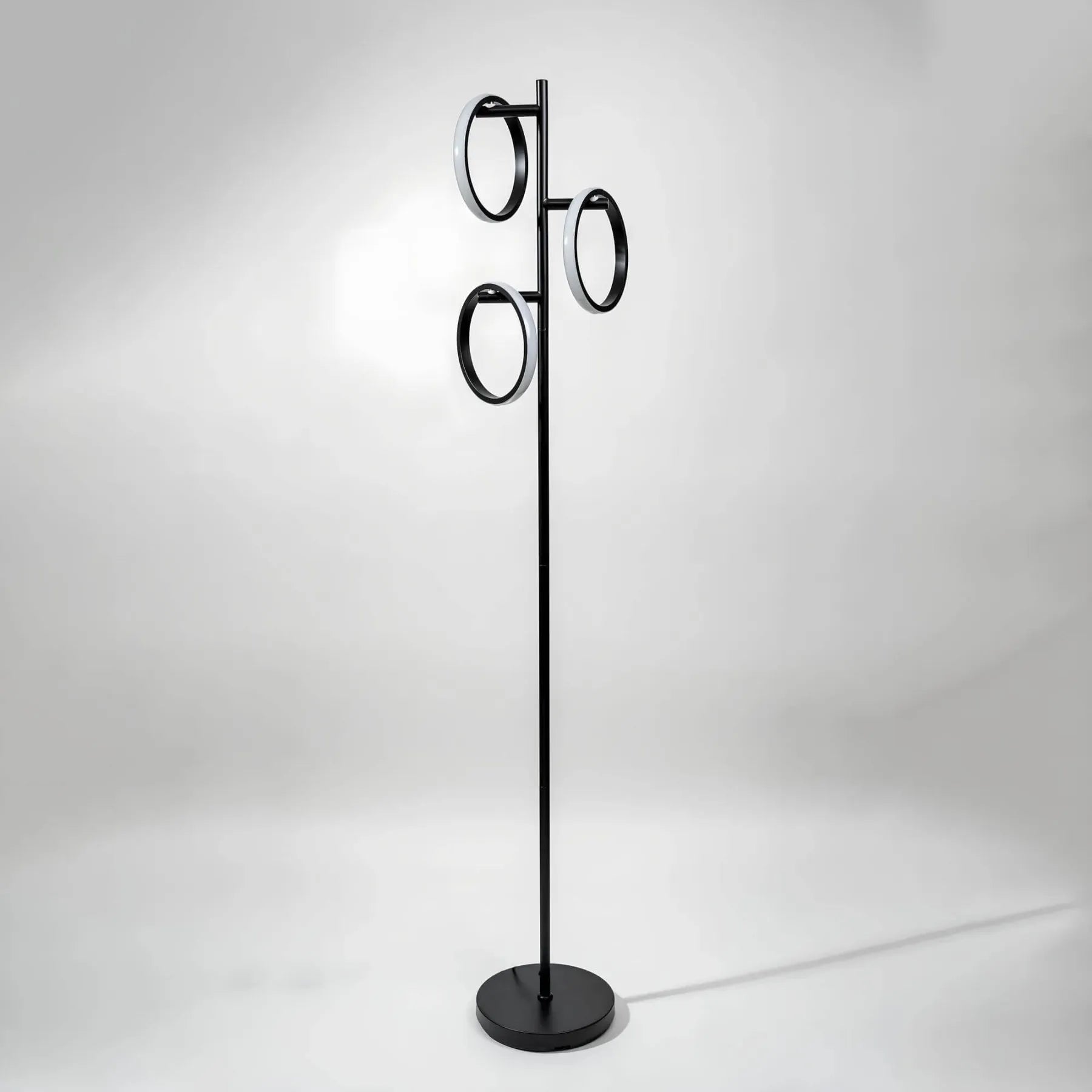Novento LED Gulvlampe | Moderne Design | Tre Oplyste Ringe | Dæmpbar Belysning | Holdbar Kvalitet | Ideel Til Stue, Soveværelse,