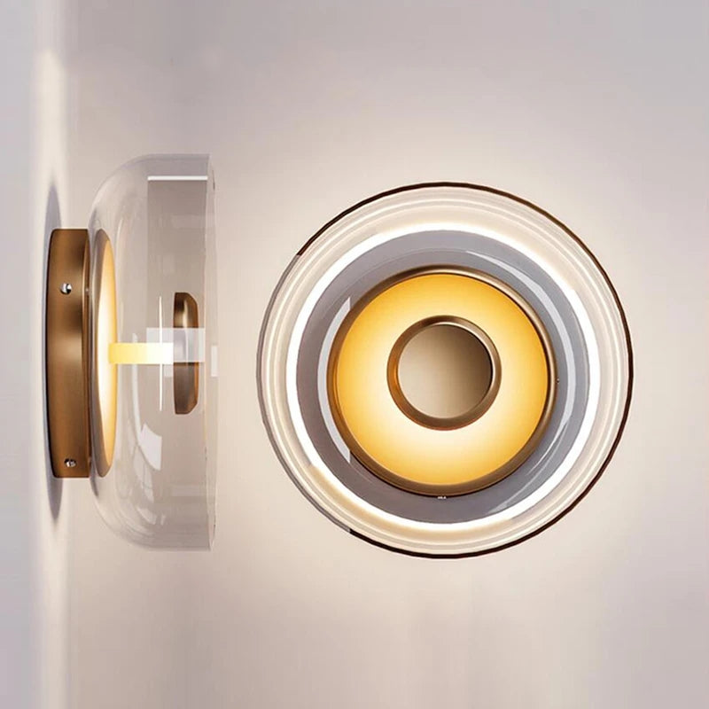 Glas Væglampe med Justerbar Arm | Elegant Fransk-Inspireret Design | Hvid Finish | Soveværelse & Stue | Guld & Hvid Farve | Jern + Akryl Materiale